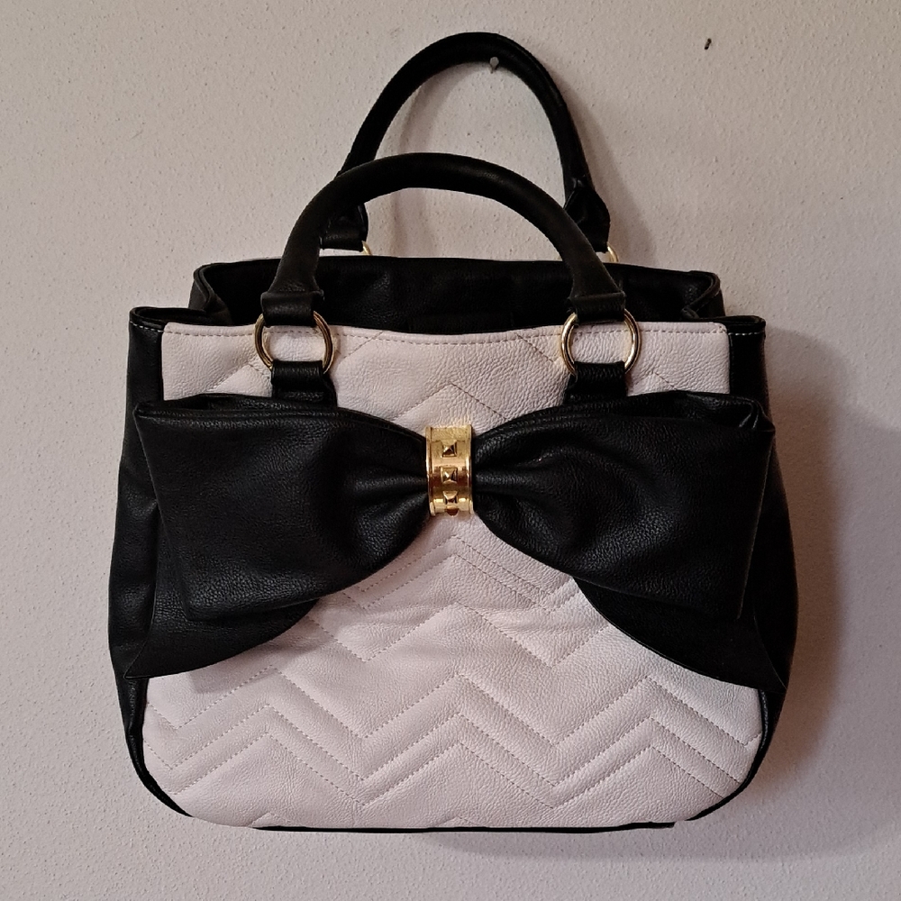 Elegant Black and Cream Handbag Betsey Johnson